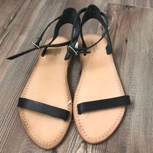 NWT Urban Outfitter Nude Sandal W/Black Straps